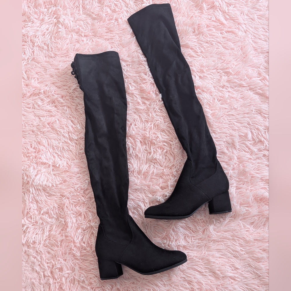 Black Knee-High Boots (Size 7.5)
